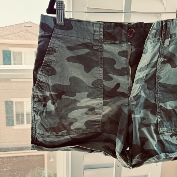 Girlfriend Khaki short size 6 - Picture 15 of 16